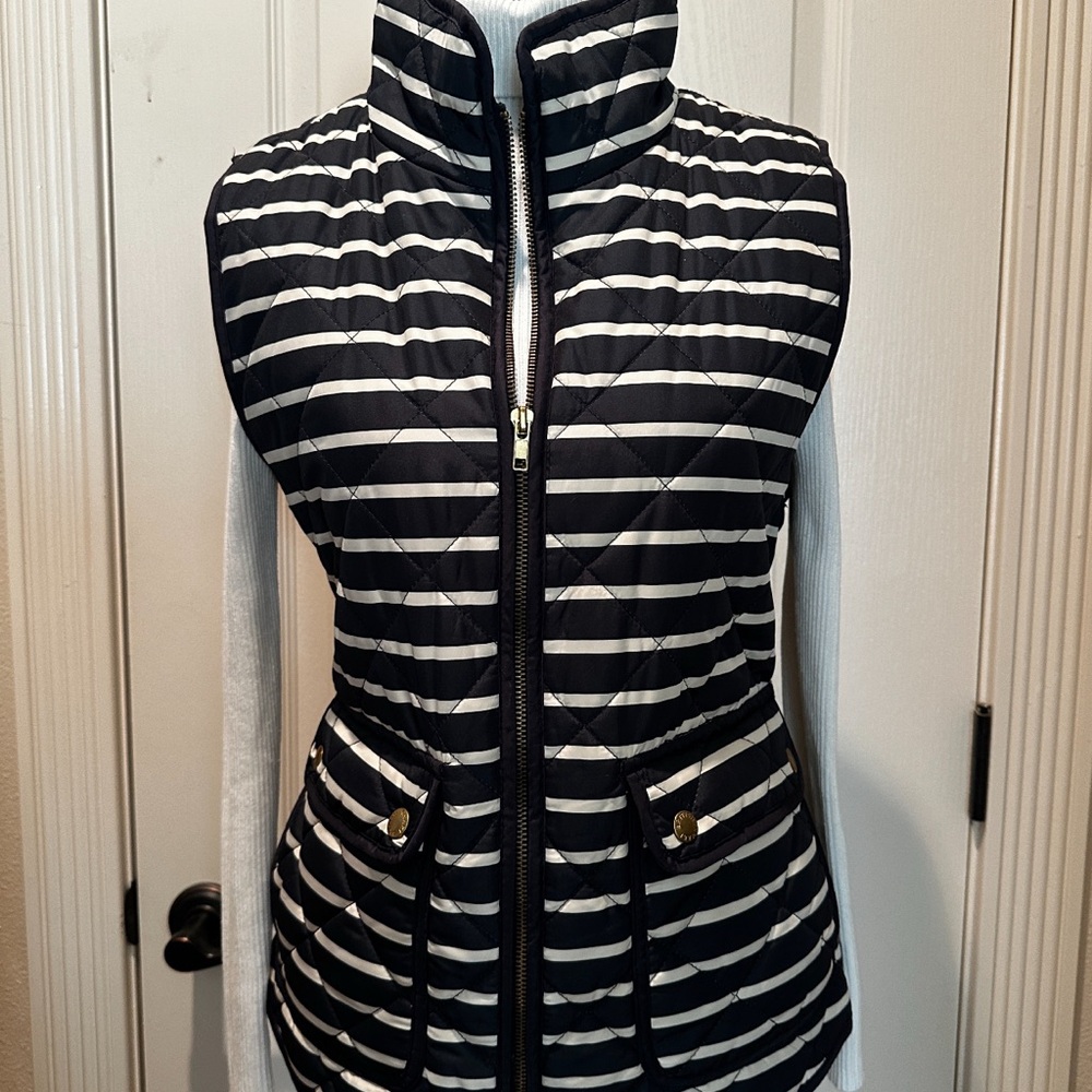 British Khaki navy and white quilted puffer vest